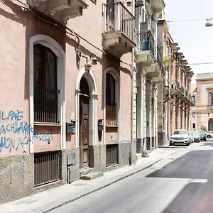 https://vecchio-bastione-bb-unico-ambiente-catania.taorminaitalyhotels.com
